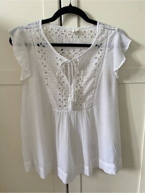 GAP White Crochet Yoke Flutter Sleeve Top | Boho Cottagecore Romantic Size S